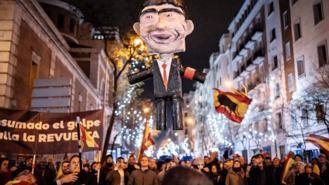 El PSOE analiza los vídeos del apaleamiento del muñeco de Sánchez en Ferraz para emprender acciones legales