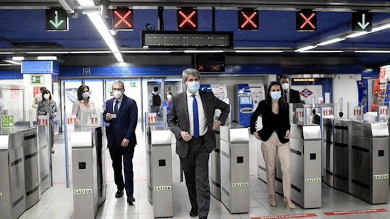 Metro amplía a 87 estacciones el control de acceso automatizado