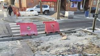 Nuevos pasos de peatones y adecuación de aceras para mejorar la movilidad