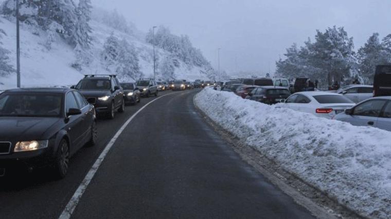 Tráfico activa medidas de regulación del tráfico a los accesos de Navacerrada y Cotos