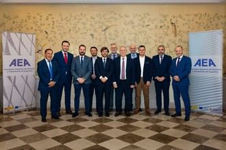 Reunión clave entre la patronal del aluminio y el Ministro de Industria para abordar retos del sector