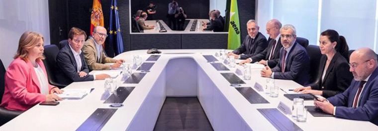 Aena y Madrid acuerdan que una entidad social se encargue de identificar a los sin hogar de Barajas