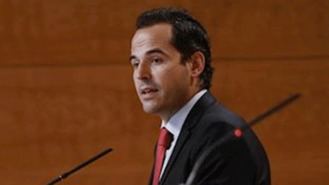 Aguado no ve serios los controles en Barajas y pide exigir PCR para entrar