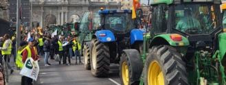 Un centenar de tractores y miles de agricultores y ganaderos vuelven a tomar las calles de Madrid