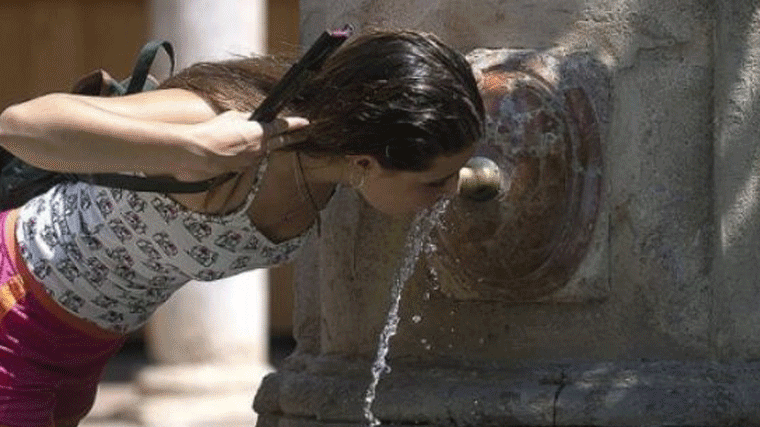 La ola de calor dispará un 2,5% el consumo de agua en la región