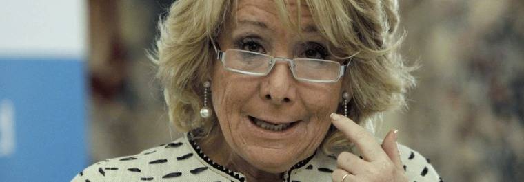 Los viajes ' Willy Fog' de Carmena en el punto de mira de Aguirre