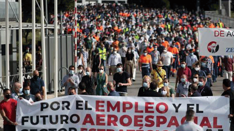 MIles de trabajadores de Airbus se manifiestan y anuncian un otoño 'muy caliente'