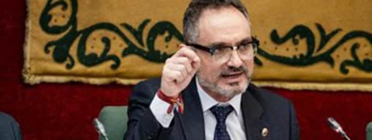 El alcalde de Móstoles se querella contra el delegado del Gobierno por vulnerar su honor