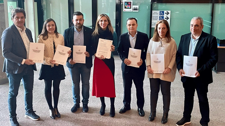 Alcaldes del PSOE registraron en la Asamblea de Madrid una iniciativa legislativa popular para aplicar la Ley de Vivienda estatal