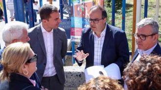 Juan Lobato junto al alcalde de Leganés, Santiago Llorente, y el de Arganda, Guillermo Hita