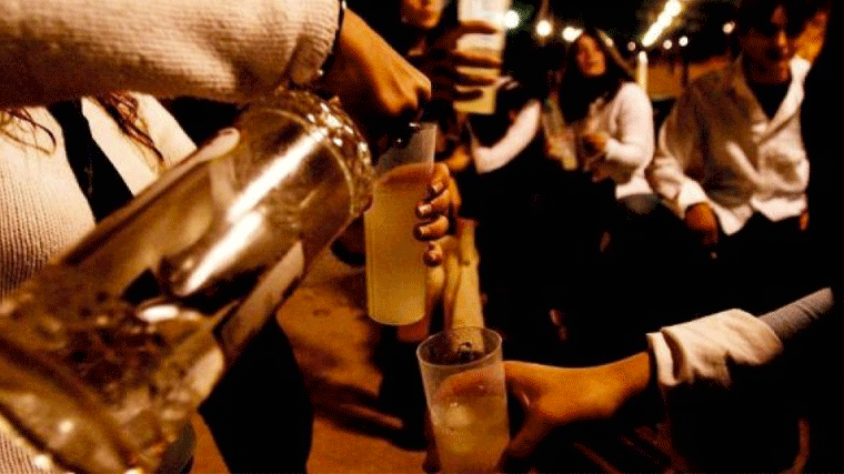 La policía local denuncia a tres establecimientos por venta de alcohol a menores