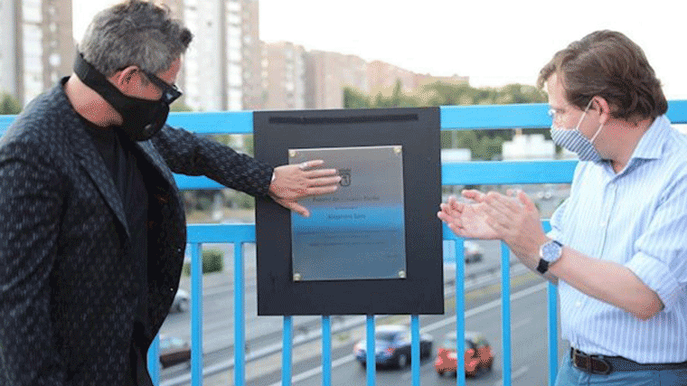 Vandalizan la placa a Alejandro Sánz en el puente de la M-30 inaugurada el domingo