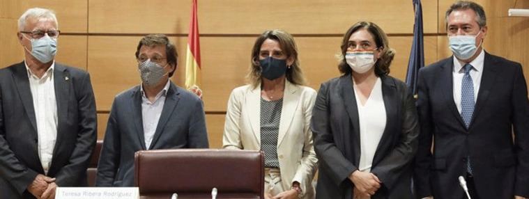 Almeida, Colau, Espadas y Ribó piden más dinero al Gobierno tras el fallo de las plusvalías