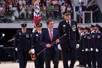 Almeida da la bienvenida a 326 nuevos policías municipales en Madrid