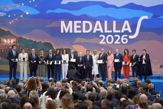 Almeida destaca la unidad y estabilidad en la entrega de medallas en Madrid