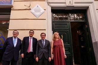 Almeida rinde homenaje a la periodista Paloma Gómez Borrero en Madrid