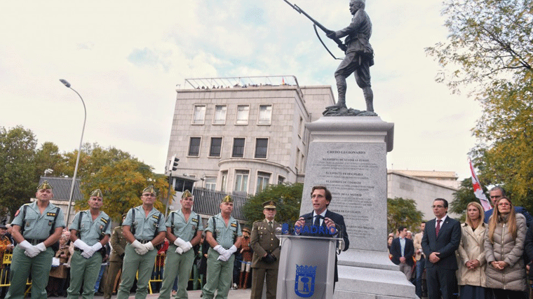 Almeida reivindica la calle Millán Astray en la inauguración de la estatua a la Legión