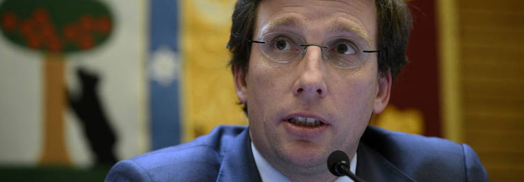 Almeida ambiguo. 'Dificil' saber si guardan la distancia en las caceroladas