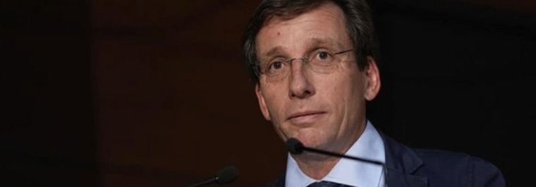 Almeida acusa al delegado de 'dejar tirada a la Policía' y ve a Óscar López 'un mal ejemplo para la política'
