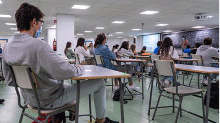 1,2 M de alumnos vuelven a las aulas: Nueva cuarentena y 2.377 profesores de baja por Covid