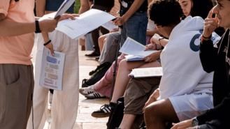 1,4 M de alumnos han pedido beca para el curso 2025-2026, el mayor nº de la historia