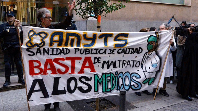 Cuarta semana de huelga para médico y pediatras y nuevas protestas en la calle