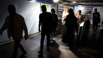 230 trenes de Metro parados, 44 en túneles y 150.000 pasajeros desalojados durante el apagón