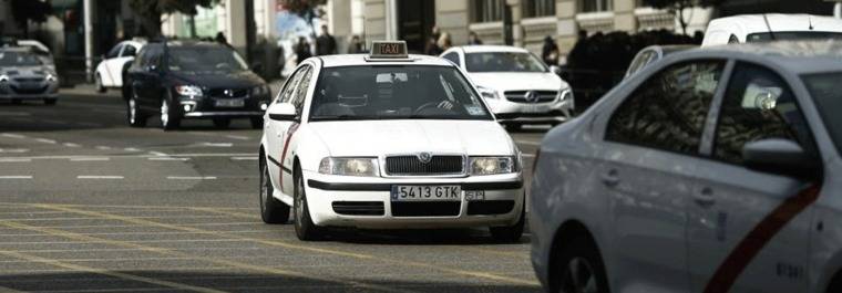 El 'apocalipsis' del taxi: Miiles de nuevas licencias de VTC operarán en Madrid