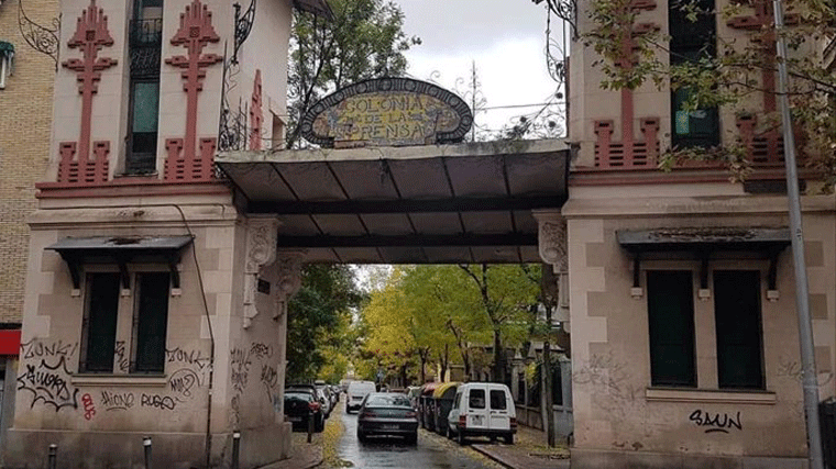 Propietario de la parcela del arco de la Colonia de Prensa de Carabanchel quiere donarlo a cambio de no pagar el IBI