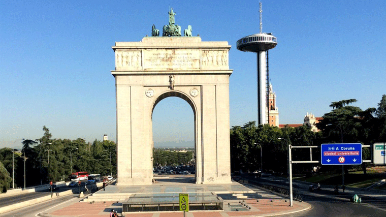 Un juez ordena a Almedia conservar y mantener limpio el Arco de la Victoria de Moncloa