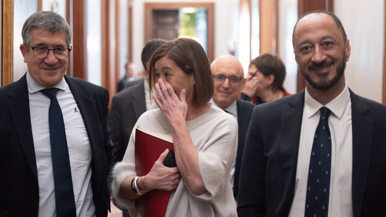 El portavoz del PSOE en el Congreso, Patxi López, junto a la presidenta de la cámara, Francina Armengol, y el vicepresidente Alfonso Rodríguez Gómez de Celis,