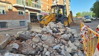 Inician trabajos de pavimentación en Lope de Vega para mejorar el entorno urbano