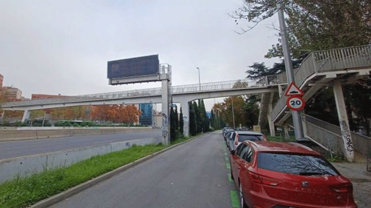 Arrancan las obras para sustituir la pasarela sobre la A-2 en la avenida de Bruselas