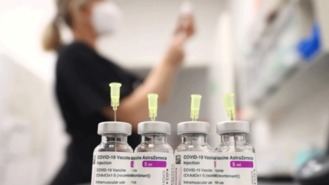 España suspende la administración de la vacuna de AstraZeneca