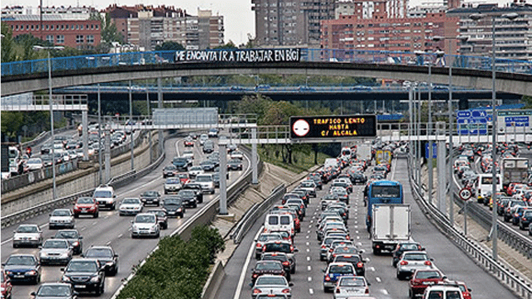 Habilitado un servicio de grúas en superficie de la M-30 por la lluvia