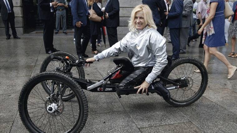Roban la bicicleta para discapacitados de una atleta paralímpica durante el Orgullo