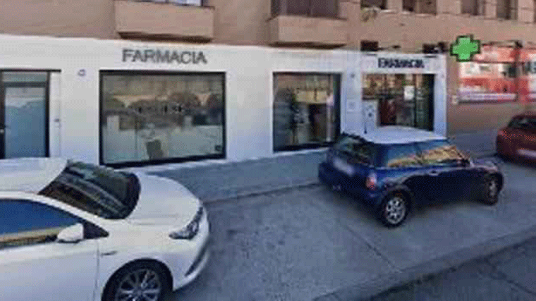 Un policía municipal dispara a un atracador que amenazaba con un cuchillo a una farmacéutica en San Blas