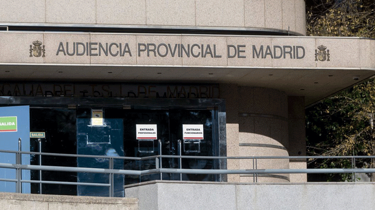 Piden 25 años al oven que asesinó de 42 puñaladas a su exnovia de 19 años