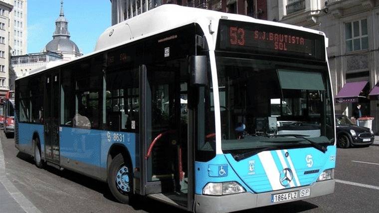 76 autobuses de la EMT quedan inmovilizados tras detectarse un bloqueo en la puerta delantera