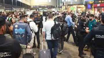 Una averia del AVE deja 2.200 pasajeros evacuados y a usuarios confinados hasta 10 horas en los vagones