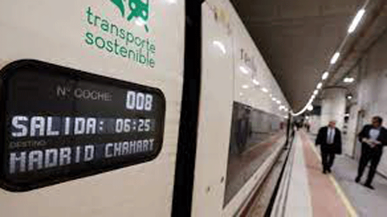 El primer AVE de Murcia a Madrid sale con retraso por una avería