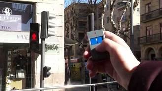 La capital cuenta con 3.524 avisadores acústico con mando a distancia en semáforos para respetar el descanso nocturno