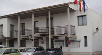 El pleno pide que aumenten de una a tres las oficinas de Correos