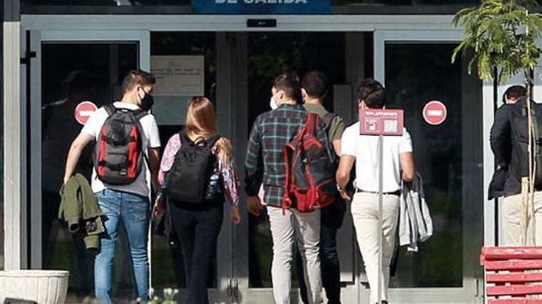 Un millar de universitarios percibirán ayudas de hasta 900 € para sus estudios