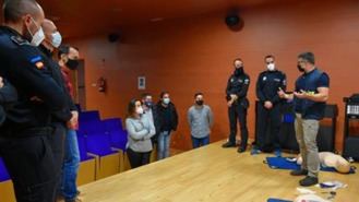 La Policía Local recibe formación de primeros auxilios a adultos, niños y lactantes