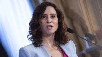 El Constitucional vuelve a fallar en contra de Ayuso: Estima el recurso de Sánchez contra la ley LGTBI de la Comunidad