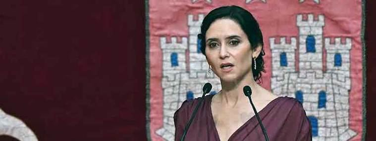 Ayuso promete 'contundencia' en el Hospital de Torrejón mientras denuncian la orden de reutilizar material de un solo uso