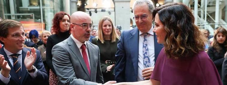 Ayuso y el delegado del Gobierno escenifican de nuevo su ruptura con dos actos en el día de la Constitución