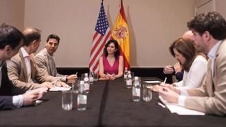 Ayuso promoverá la llegada de profesores visitantes a universidades públicas y la movilidad de los docentes