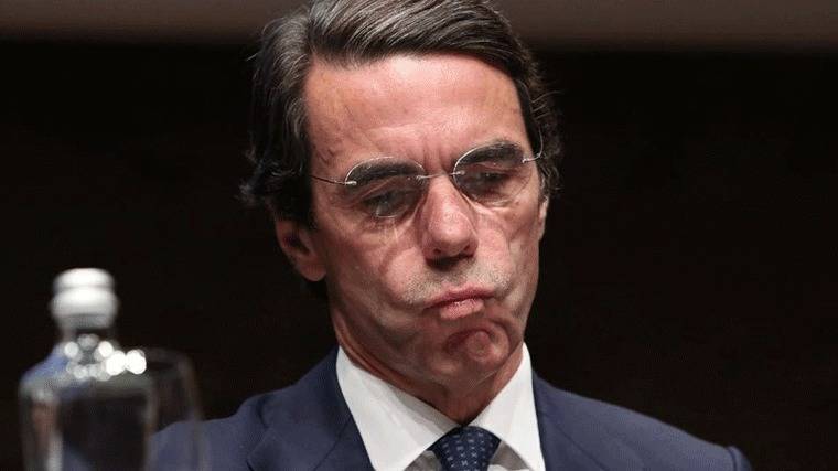 Aznar vuelve a tirar de las orejas a Rajoy, advierte de los peligros de la deuda pública
